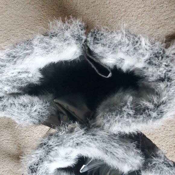 Women's Metallic Silver TOTES Bunny Quilted Puffer Snow Boots Size 8 M Like New - Picture 7 of 8